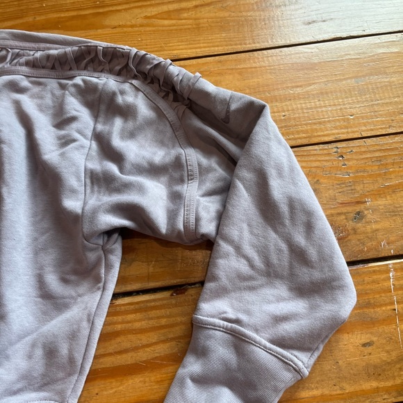 (416) *LAVENDER NIKE CREWNECK* - Picture 3 of 9